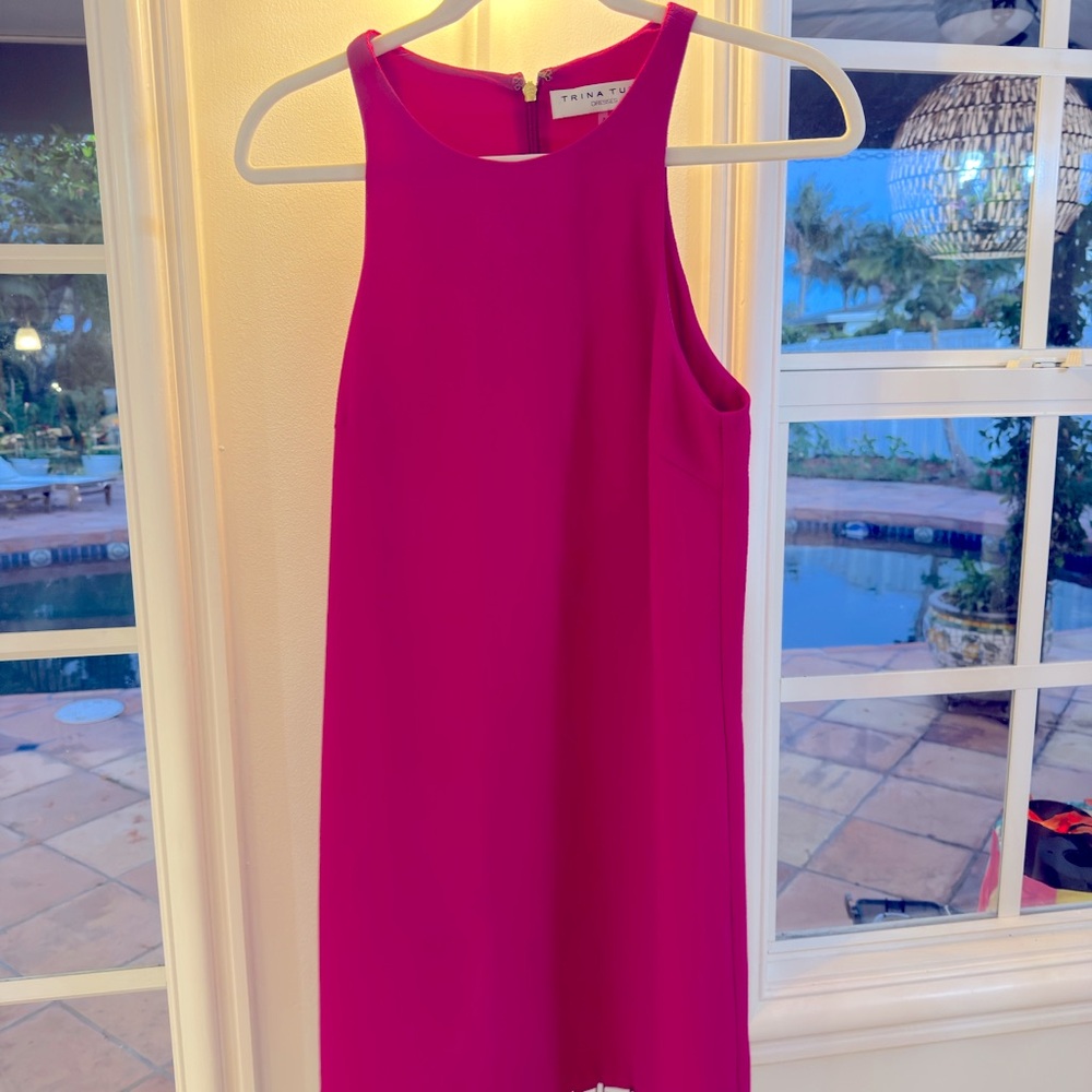 Trina Turk Alek Crepe Shift Dress Pink Mock Neck Gold Hardware Hem size 2